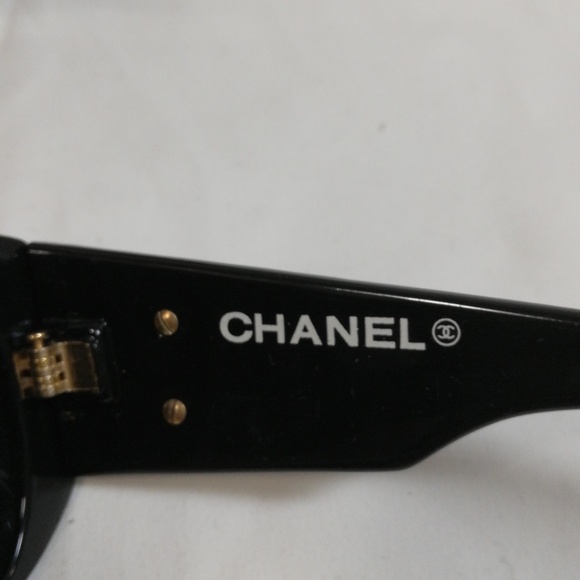 Vintage Chanel sunglasses - Picture 5 of 11